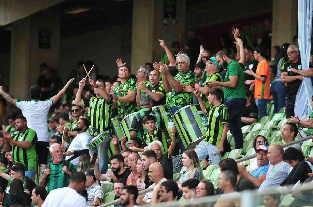 As torcidas de Amrica e Atltico no Independncia, durante o clssico pela 24 rodada do Campeonato Brasileiro