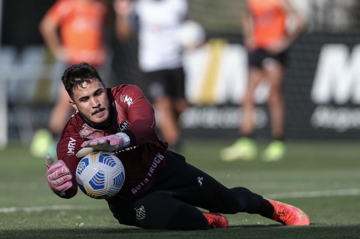 Com Guilherme Arana de volta, Cuca comanda atividade na Cidade do Galo