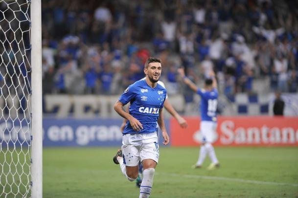 No segundo tempo, Arrascaeta marcou o quarto gol em chute de primeira, aps cruzamento de Edilson