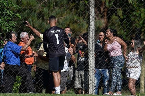 Goleiro Bruno foi apresentado neste sbado pelo Poos de Caldas