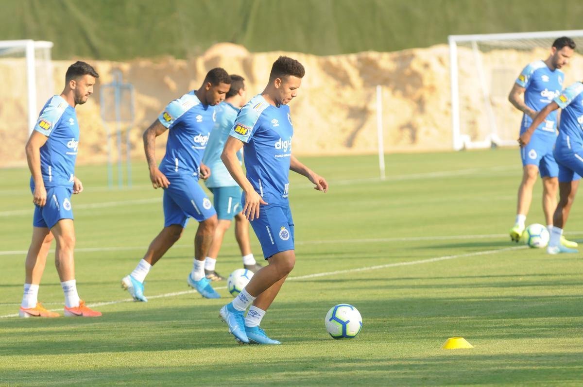 Galeria de fotos do treino do Cruzeiro nesta sexta-feira (6/9), na Toca da Raposa II