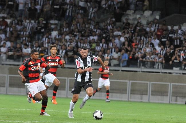 6� D�tolo (foto), Hulk e Luan - 5 assist�ncias
