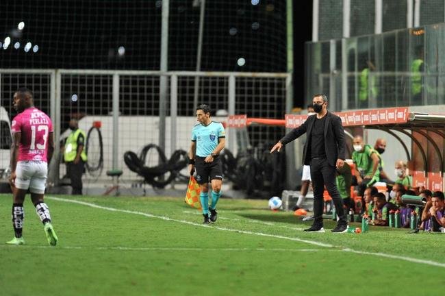 Fotos da derrota do Amrica para o Independiente del Valle, por 2 a 0, no Independncia, pelo Grupo D da Copa Libertadores