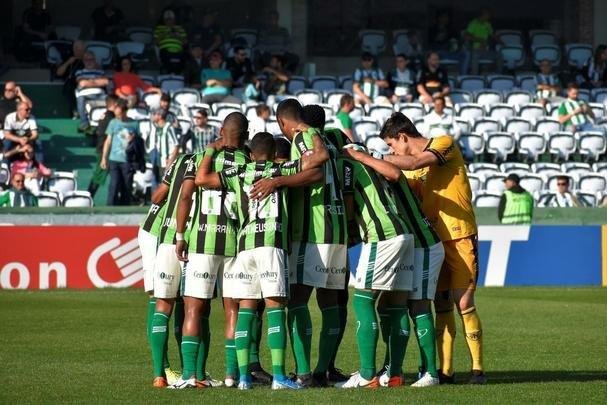 Fotos do duelo entre Coritiba e América, no Couto Pereira, em Curitiba, pela 25ª rodada da Série B do Campeonato Brasileiro