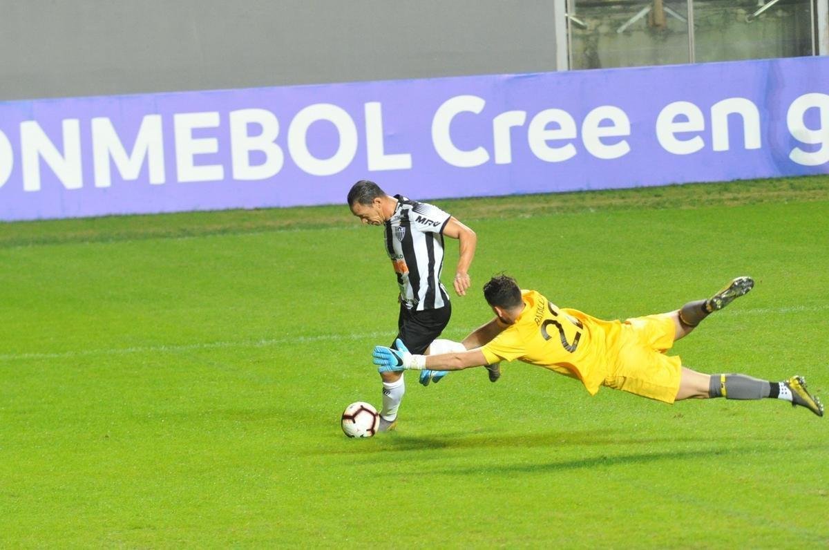 Fotos do primeiro tempo de Atltico x Unin La Calera, no Independncia, pela Sul-Americana