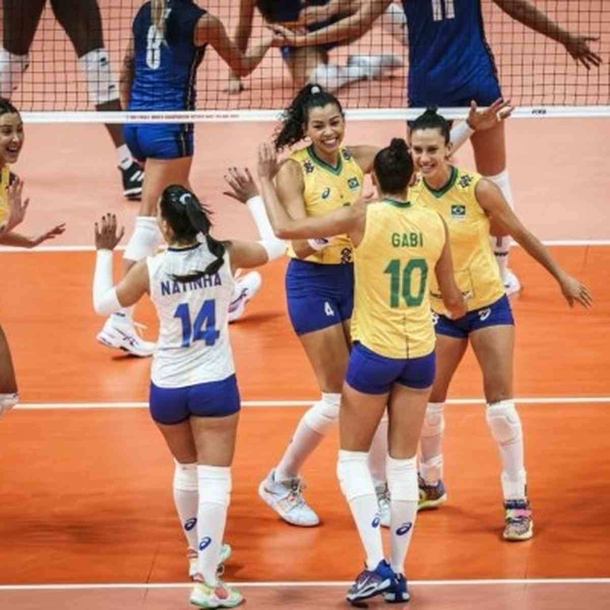 No tie-break, seleção brasileira feminina de vôlei bate o Japão e