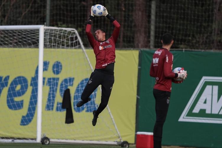 Cuca orientou atividade no CT do Palmeiras, na Barra Funda, em So Paulo 