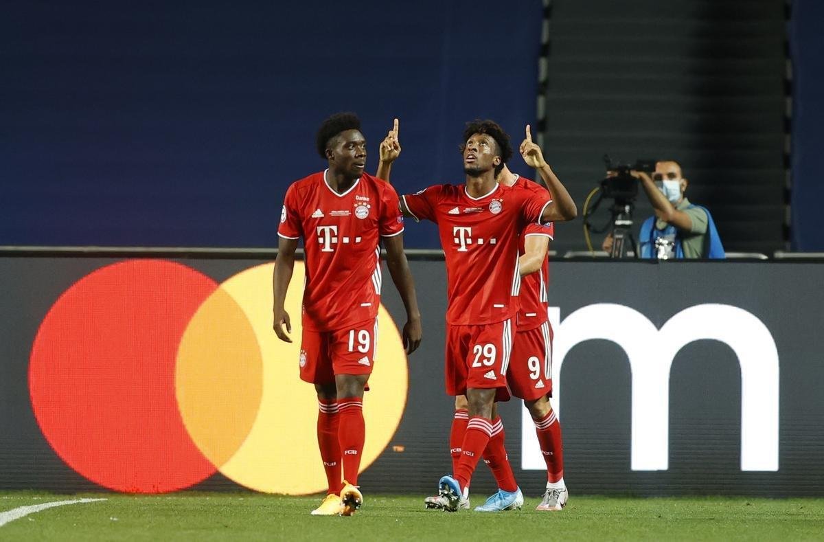 No segundo tempo, Kingsley Coman colocou o Bayern em vantagem com gol de cabeça: 1 a 0