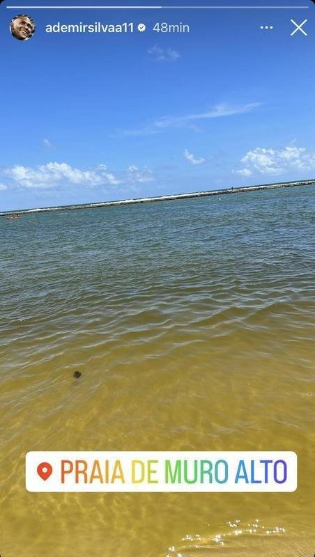 Atacante Ademir publicou foto de paisagem na Praia de Muro Alto, no municpio de Ipojuca, em Pernambuco.