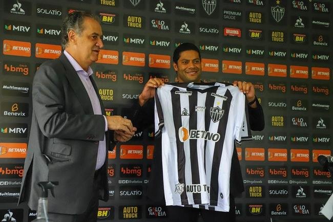 Janeiro/2021 - No dia 29 de janeiro, o Atltico oficializou a contratao de Hulk. O jogador chegou ao Galo um ms antes do fim da temporada 2020 e iniciou sua preparao. Depois de um comeo instvel no clube, assumiu o protagonismo e fechou o ano como craque do futebol no pas. Foram 68 jogos, com 36 gols e 12 assistncias.