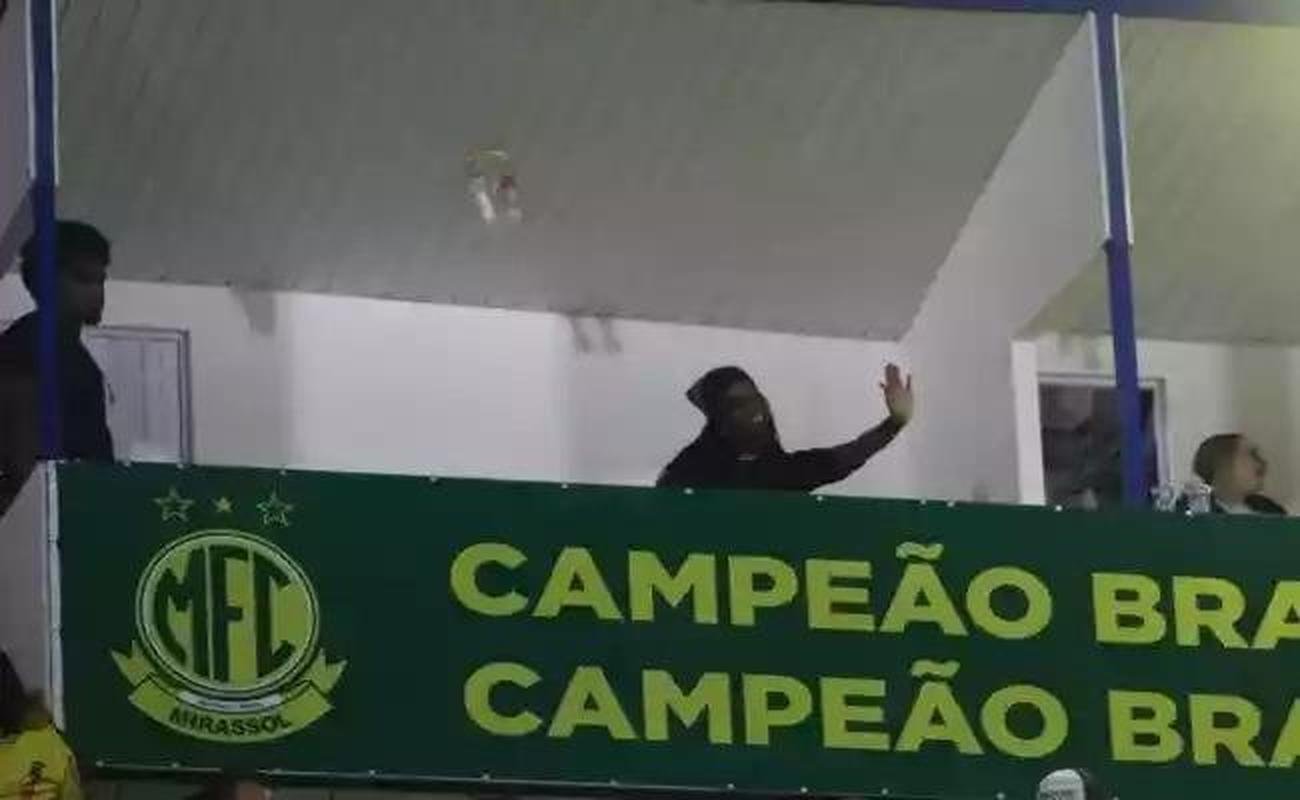 Cantora Iza acompanhou um dos jogos do Mirassol, time de Yuri Lima