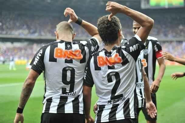 Provocao ao rival Cruzeiro em referncia  goleada por 9 a 2 do Galo em 1927. Comemorao aconteceu no clssico do Campeonato Brasileiro de 2014, vencido pelo Atltico por 3 a 2