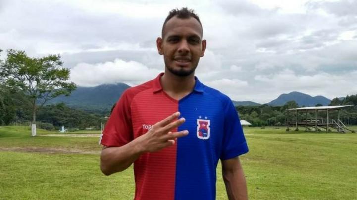 Mansur - contrato do lateral-esquerdo vai até dezembro de 2020