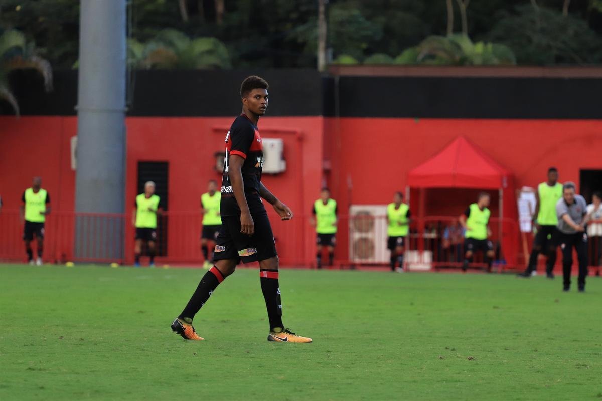 Vitória derrotou Atlético por 1 a 0, no Barradão, com gol de Léo Ceará