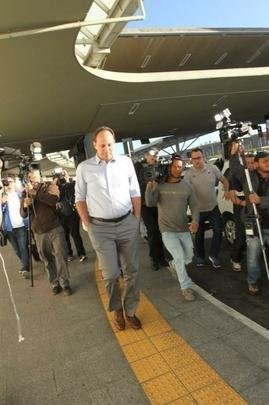 Novo treinador do Cruzeiro, Rogério Ceni desembarcou em Confins na manhã desta terça-feira e recebeu apoio de torcedores