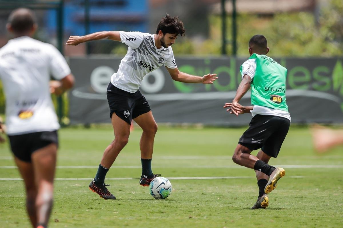 Aps polmica balada, Dylan e Marrony participam normalmente do treino na Cidade do Galo