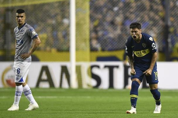 Zrate comemora gol do Boca Juniors sobre o Cruzeiro no primeiro tempo 