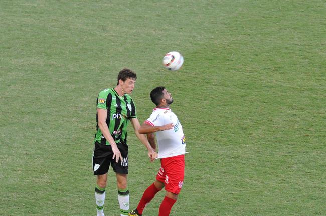 Gustavo Crecci marcou o gol da vitria do Villa Nova no Independncia, sobre o Amirca