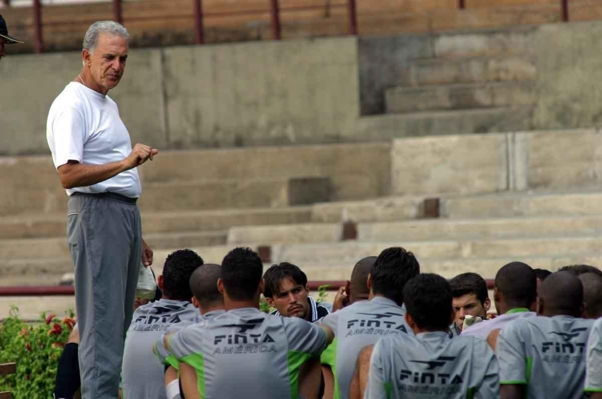 Carlos Alberto Silva, no Amrica, em 2004