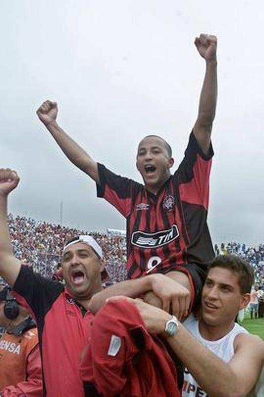 Atacante Alex Mineiro, que brilhou no Atltico-PR, foi revelado no Amrica em 1995