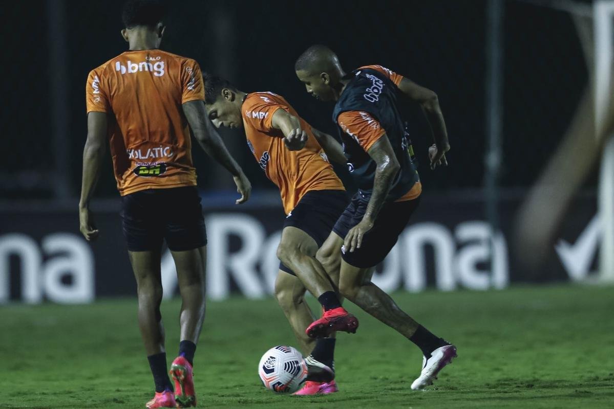 Tcnico Cuca comandou atividade do Atltico no CT da Conmebol no Paraguai 