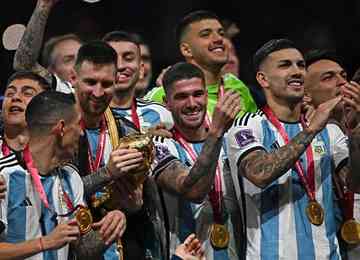 Com recital de Messi, Seleção Argentina venceu a Copa do Mundo neste domingo (18/12), em final contra a França, no Estádio de Lusail, no Catar