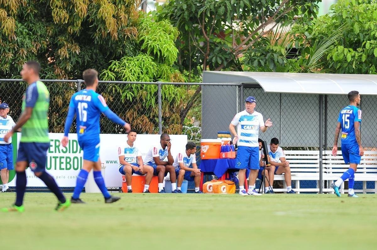 Imagens do jogo-treino entre Cruzeiro e Ipatinga, na Toca da Raposa II, nesta sexta-feira (12/01)
