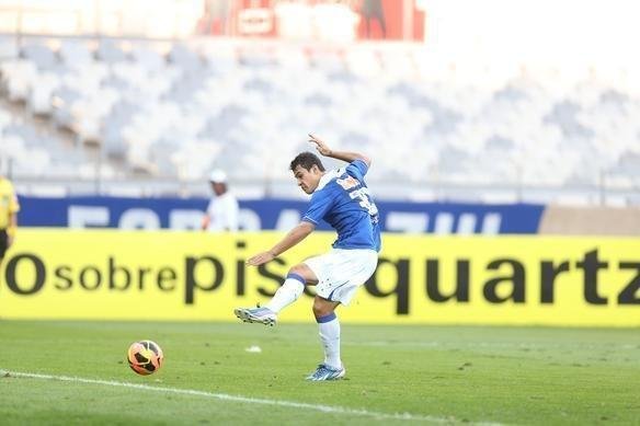 Imagens do jogo entre Cruzeiro e Santos, no Mineiro, pela 13 rodada da Srie A