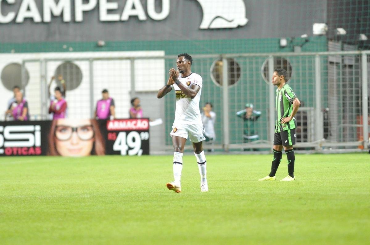 Sport virou no final, com Guilherme, de pnalti, e Hyuri em contragolpe fatal: 2 a 1 para o Leo