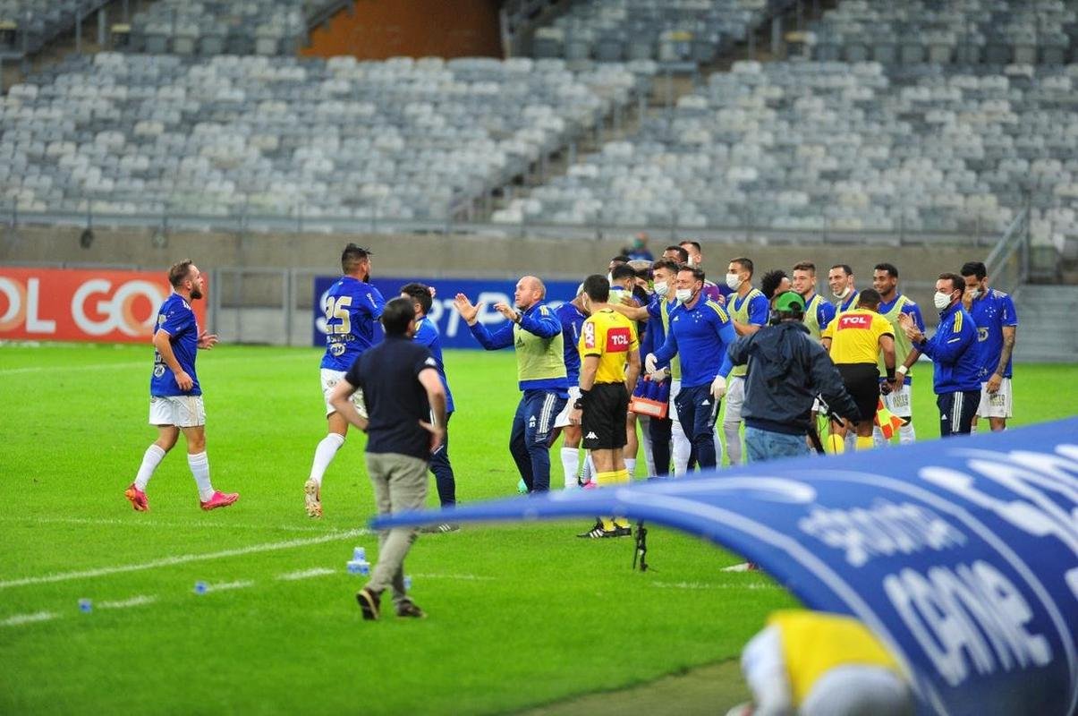 Fotos do jogo entre Cruzeiro e Guarani, no Mineiro, em Belo Horizonte, pela oitava rodada da Srie B do Campeonato Brasileiro de 2021