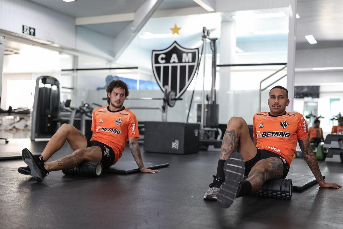 Aps a vitria por 2 a 1 sobre o Cuiab, neste domingo (24), pelo Campeonato Brasileiro, o elenco do Atltico se reapresentou e treinou na tarde desta segunda-feira (25), na Cidade do Galo, em Vespasiano. As atividades visaram o duelo de volta da semifinal da Copa do Brasil, contra o Fortaleza, que ocorrer na quarta-feira (27). Por ter vencido o jogo de ida por 4 a 0, no Mineiro, o Galo tem vaga encaminhada na deciso do principal torneio mata-mata do pas.