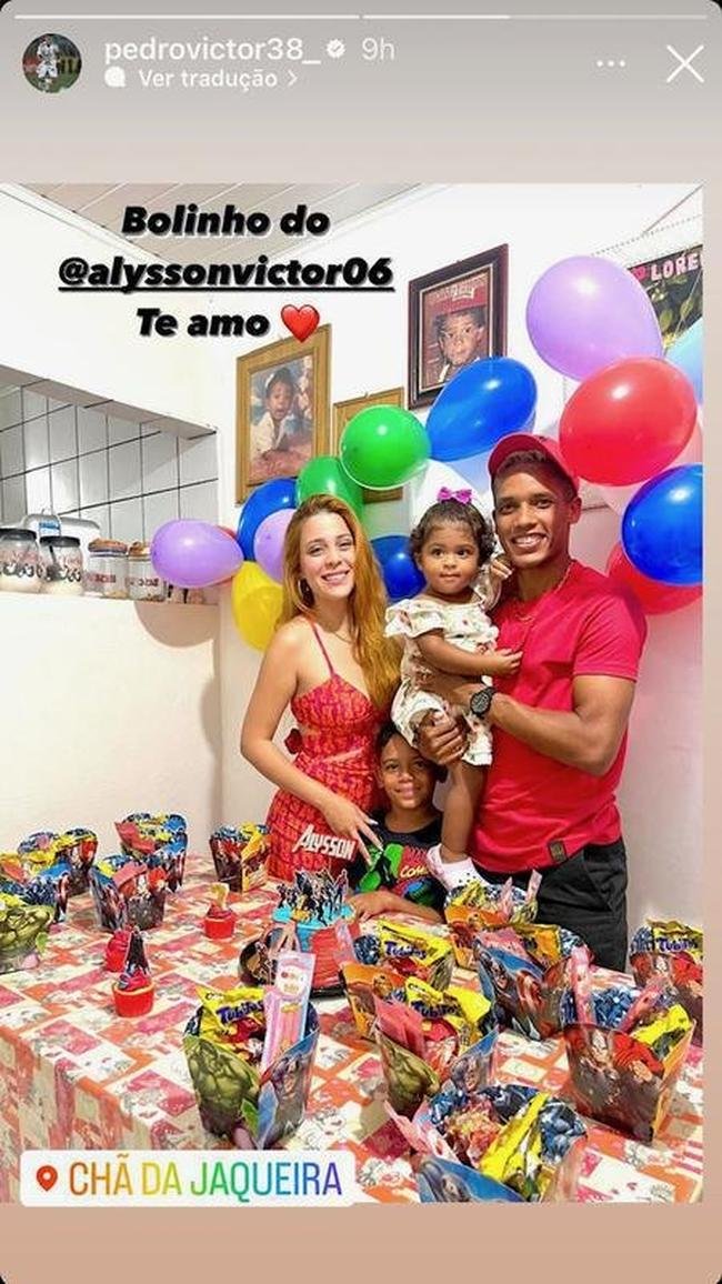 Pedrinho no aniversrio da filha no Nordeste.