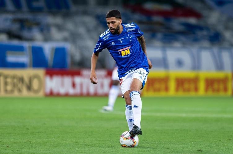 Felipe Machado, 24 anni, al guinzaglio. Il Cruzeiro l'ha affittato a gennaio.