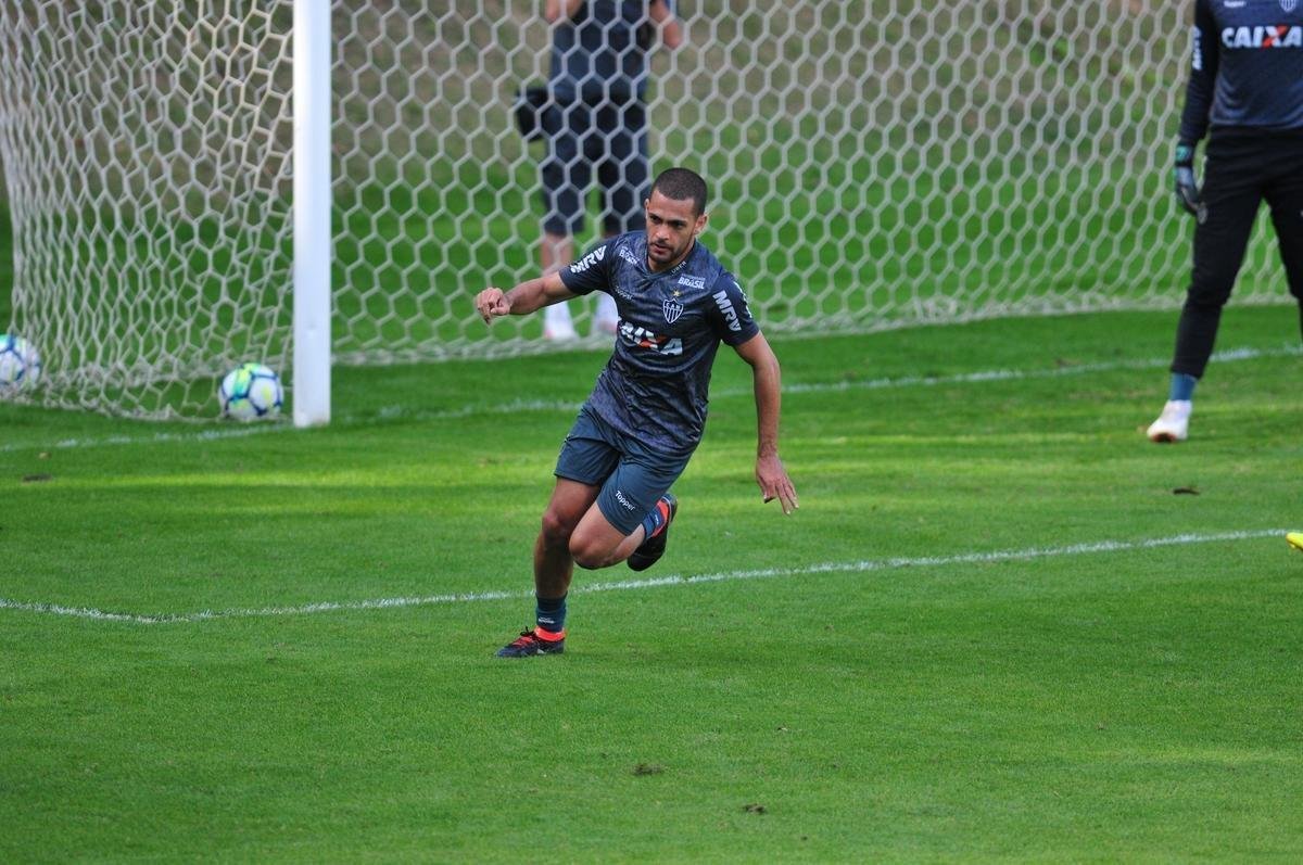 Fotos da apresentao e primeiro treino de Leandrinho no Atltico
