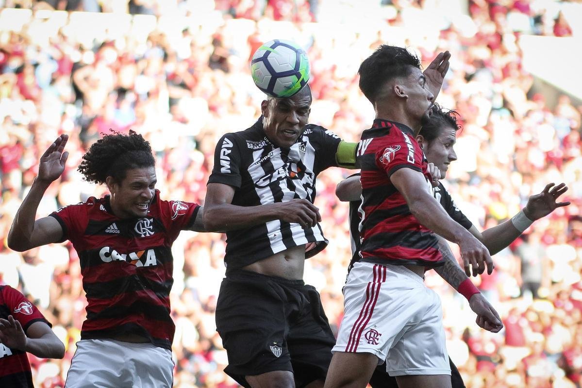 Leonardo Silva, de cabeça, empatou para o Atlético aos 22 do primeiro tempo: Flamengo 1 x 1 Atlético