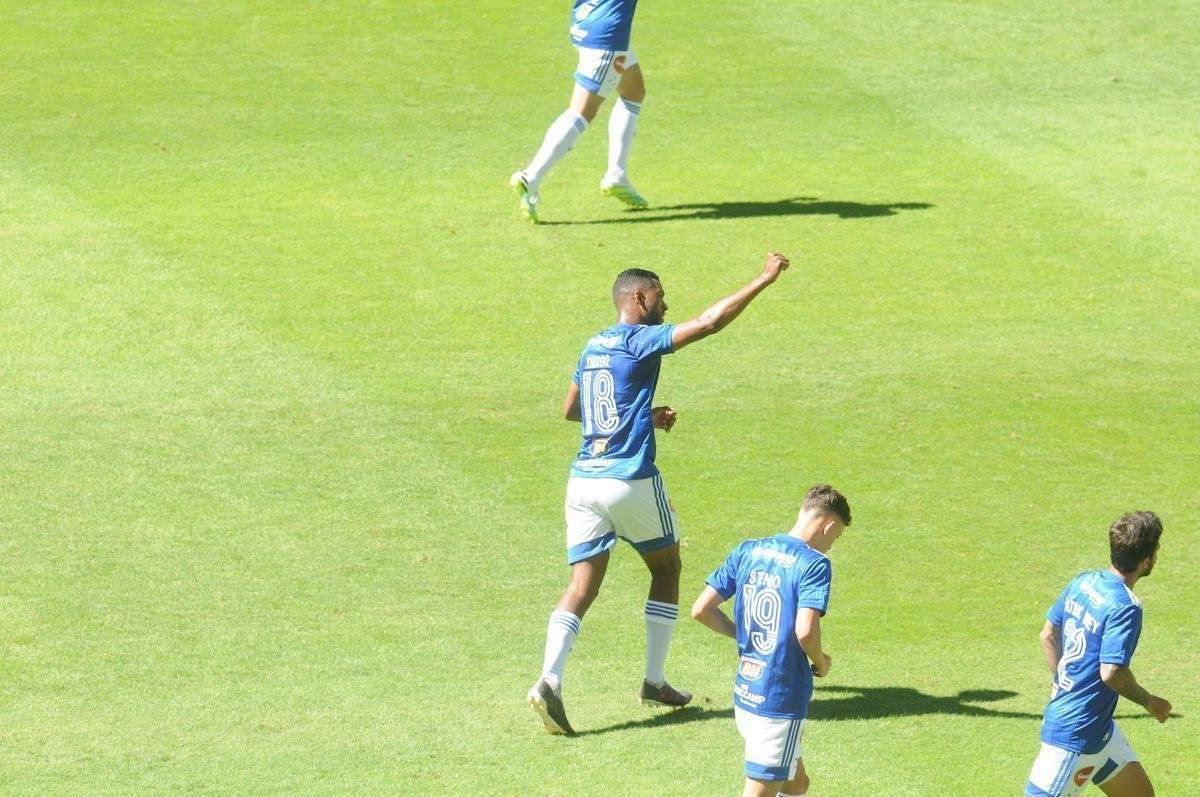 Thiago surgiu bem no Campeonato Mineiro, mas ao longo da temporada caiu de rendimento. Hoje, é o terceiro centroavante do time atrás de Marcelo Moreno e Sassá. No último jogo, entrou no fim no empate entre Cruzeiro e Guarani por 3 a 3, no Mineirão.