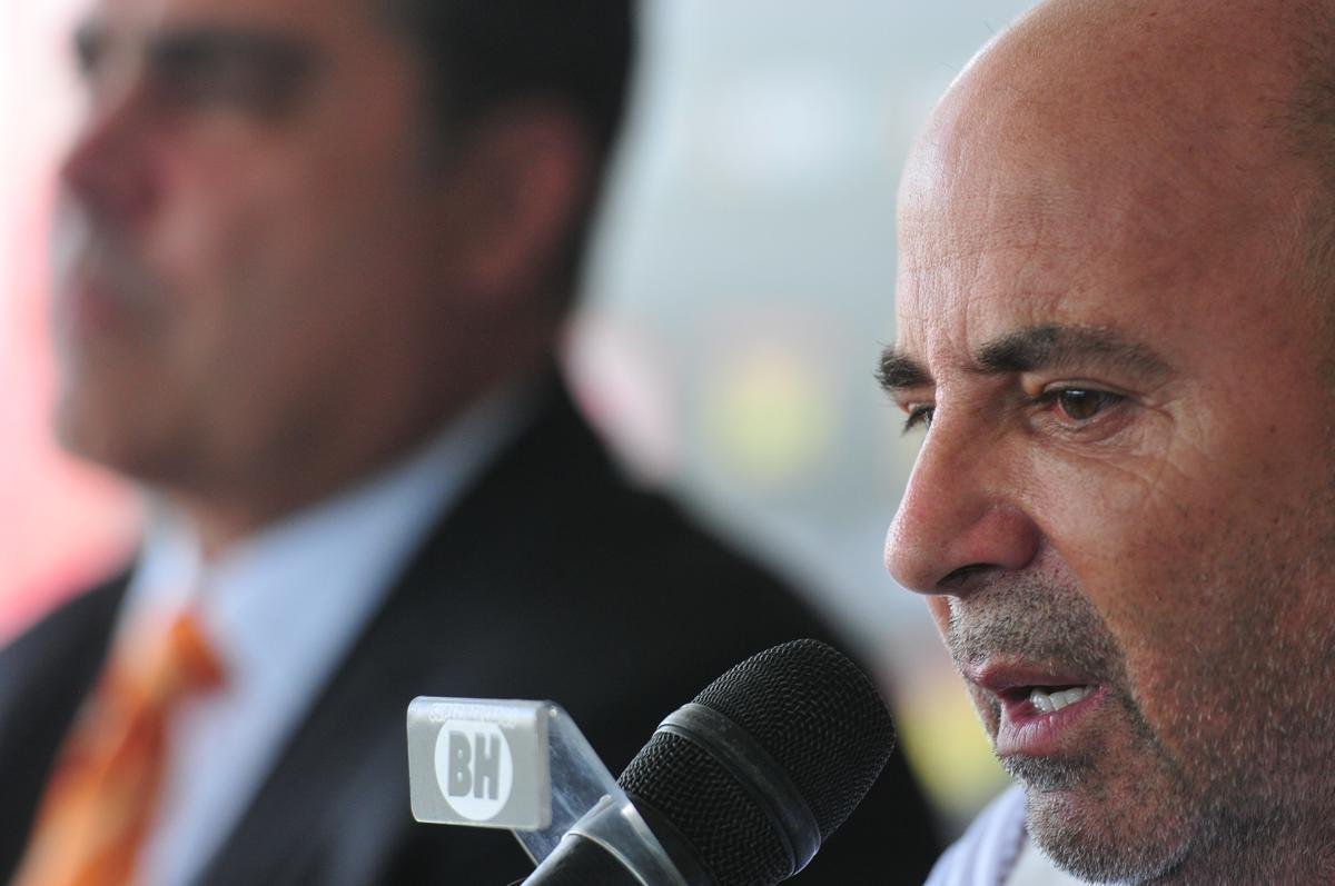 Jorge Sampaoli foi apresentado na tarde desta segunda-feira como novo tcnico do Atltico
