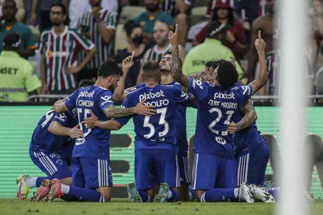 Photos of Cruzeiro’s equalizing goal, scored by Oliveira, from the head