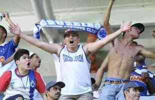 Torcedores do Cruzeiro nas cadeiras do Estdio Independncia