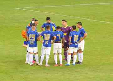 Clube adotou uniforme todo azul por conta do centenário, mas retomará tradição