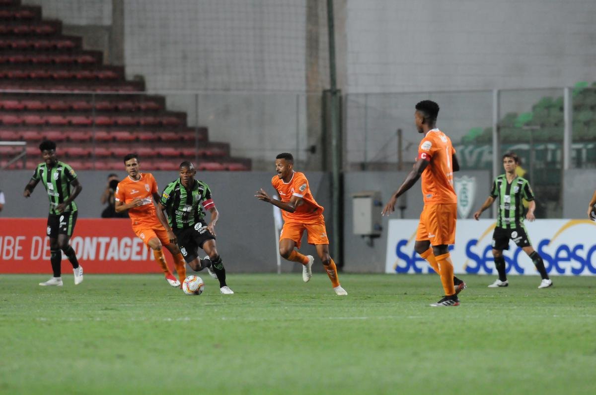 Com gols de Felipe Augusto e Al, Amrica venceu Coimbra por 2 a 0, nesta segunda-feira, no Independncia, pela sexta rodada do Campeonato Mineiro