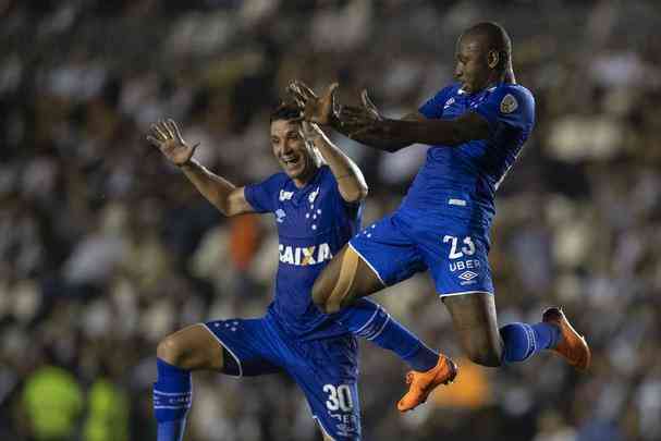 Cruzeiro goleou Vasco por 4 a 0 e causou a ira da torcida cruz-maltina em So Janurio