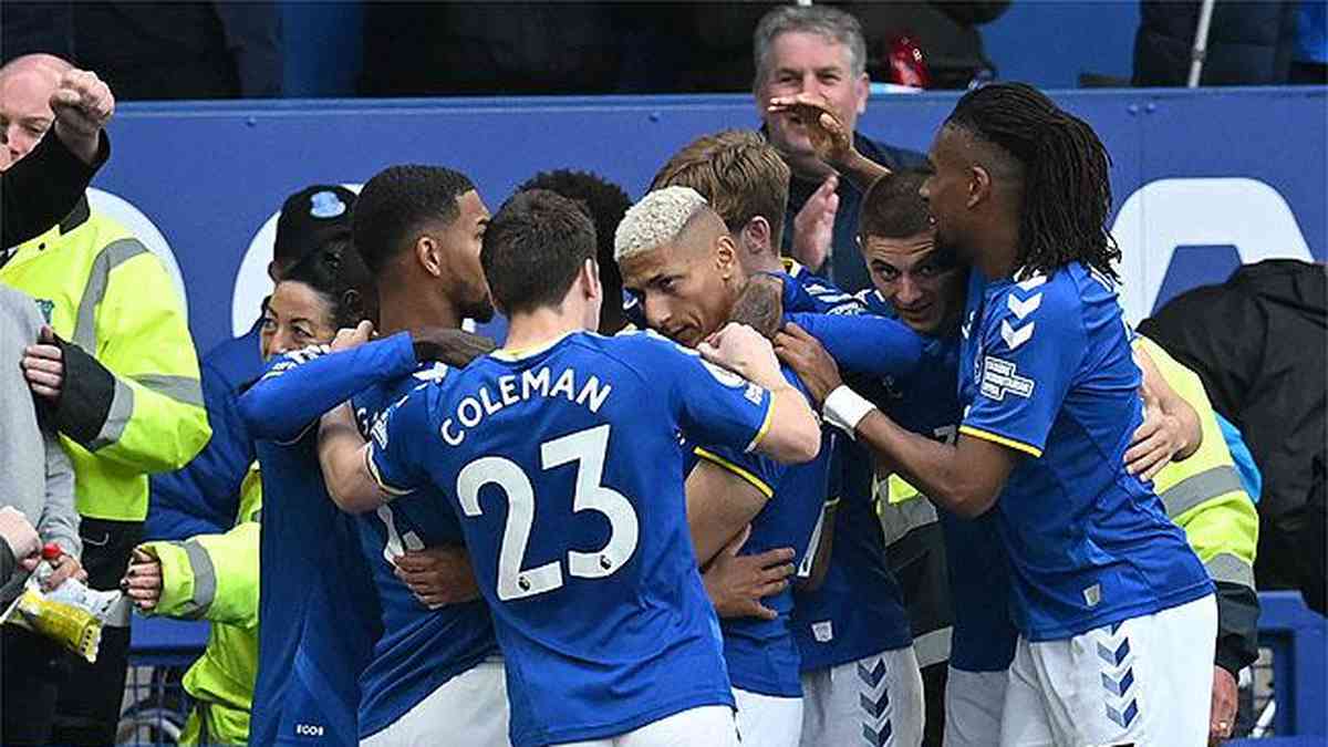 Em jogo de seis gols, Leicester vence o Manchester United em casa pelo  Campeonato Inglês - Lance!