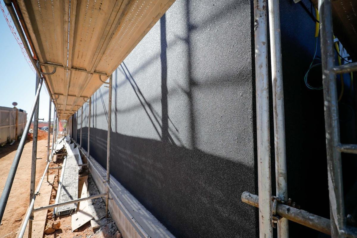 Ideia  mostrar a realidade das obras de construo do estdio do Galo
