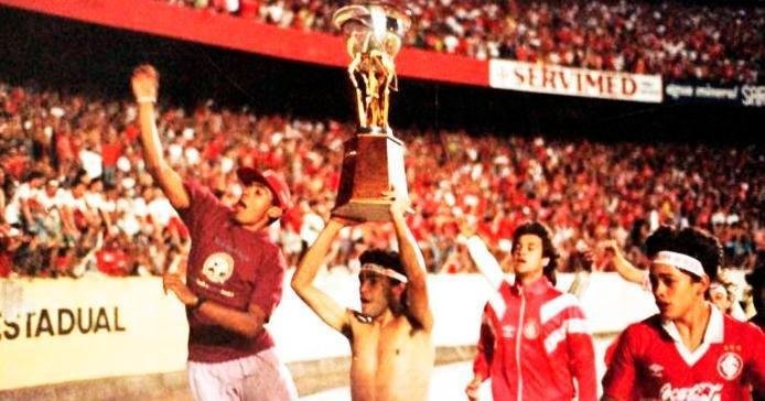 Internacional - 4 // 3 - Campeonatos Brasileiros (1975, 1976 e 1979) // 1 - Copa do Brasil (1992)
