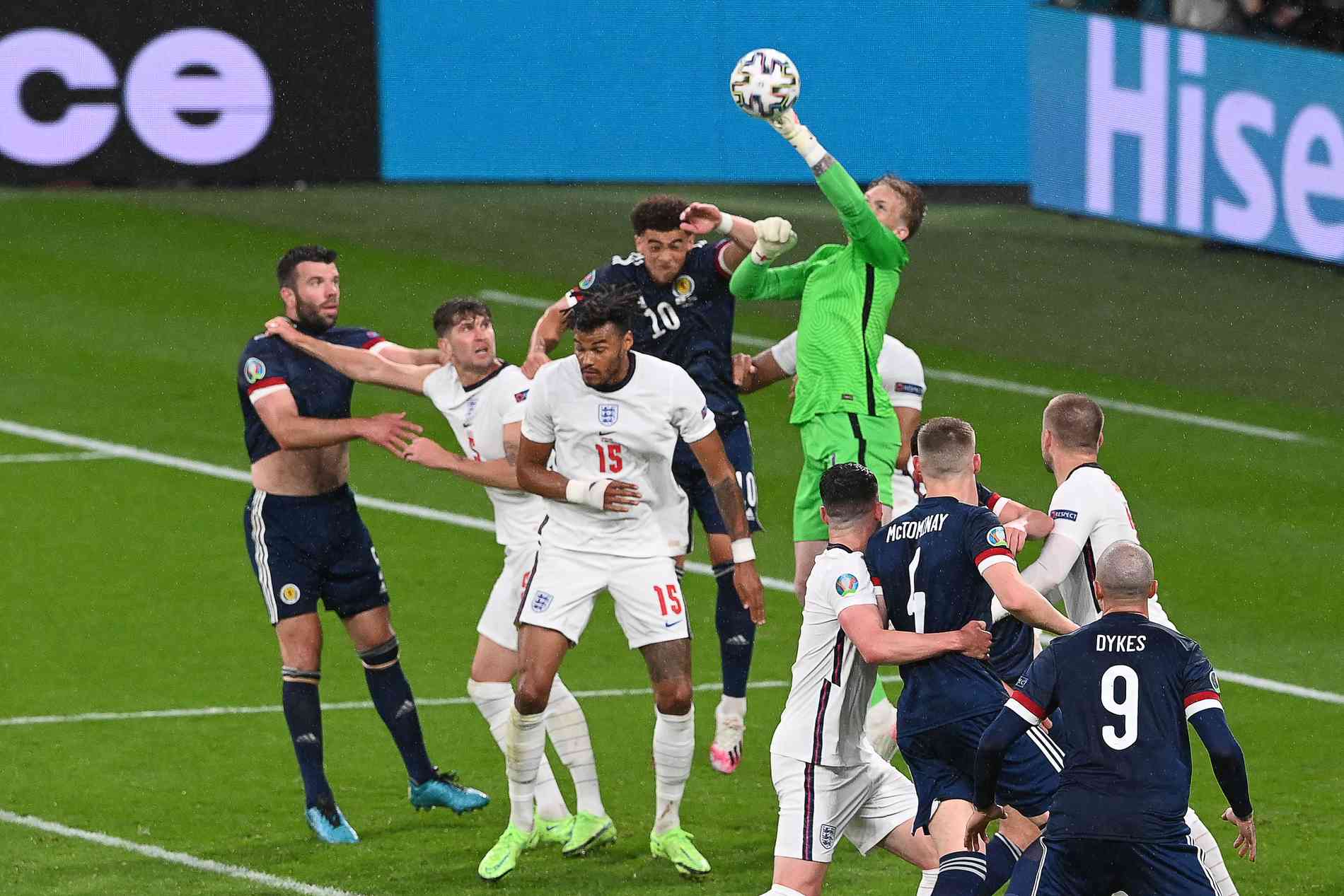 Em jogo equilibrado, Inglaterra e Escócia empatam sem gols na Eurocopa -  Lance!