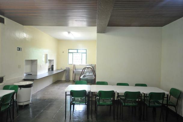 Amrica abriu Casa do Atleta, alojamento que recebe jovens das categorias de base do clube no Centro de Treinamento Lanna Drumond. Local abriga 60 jogadores. Segundo direo, contineres eram utilizados para receber atletas em perodo de testes, mas j esto desativados. Por falta de alvars da prefeitura de Contagem e laudo do Corpo de Bombeiros, Amrica realocou garotos em hotel de Belo Horizonte at regularizao do CT.