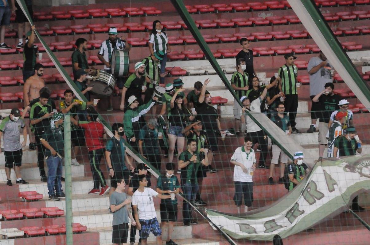 Fotos do jogo entre Amrica e Palmeiras, no Independncia, em Belo Horizonte, pela 24 rodada do Campeonato Brasileiro
