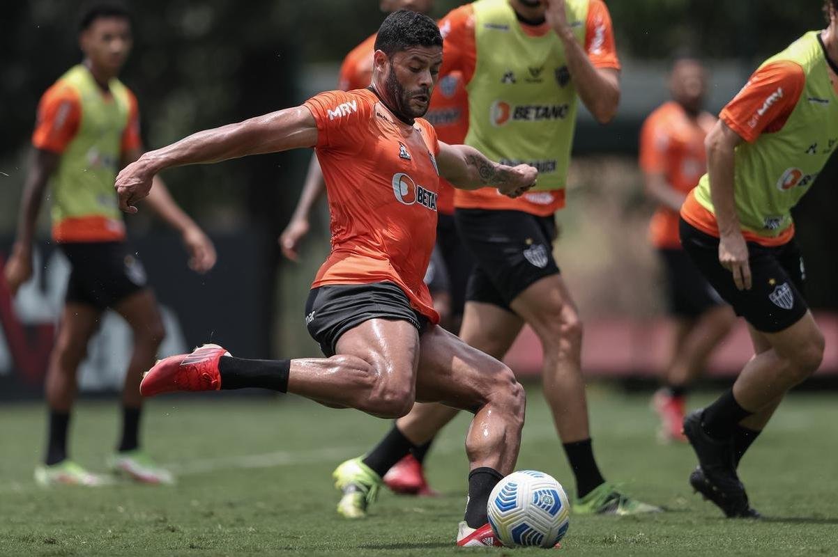 Elenco atleticano encerrou a preparao para enfrentar o Atltico-GO fora de casa 