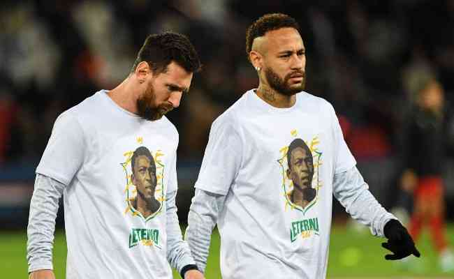 Neymar e Messi homenagearam Pel antes de partida pelo Campeonato Francs